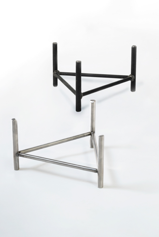 niedrigem Fuß aus Edelstahl und Stahl